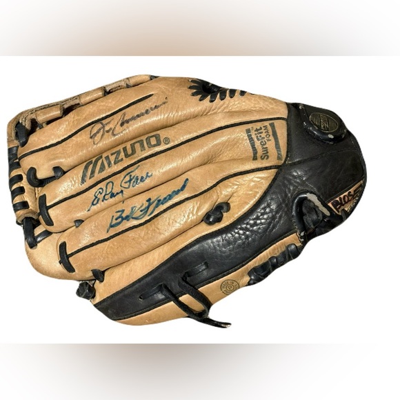 (Mizuno) Pittsburgh Pirates Baseball Mitt: Signed - Picture 1 of 7